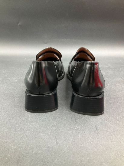 WONDERS, Regata, leather, size 40, black.
Like-new...