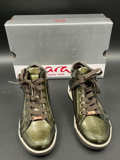 ARA, model ROM-ST-HIGH-SOFT, size 36. Green...