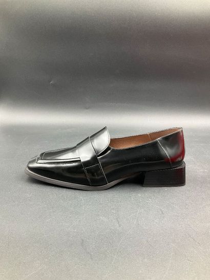 WONDERS, Regata, leather, size 40, black.
Like-new...