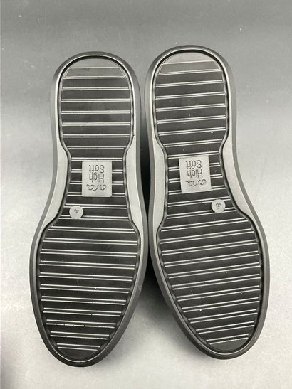 ARA, CANBERRA 3.0 model, size 37. Green patent...