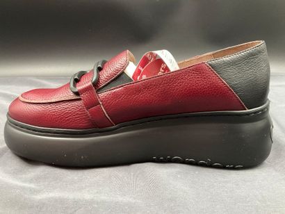 WONDERS, model A-2641, size 39, pair of wedge-heeled...