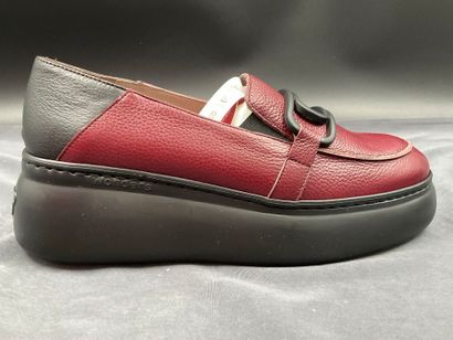 WONDERS, model A-2641, size 39, pair of wedge-heeled...