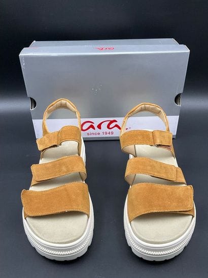 ARA, model DOVER-S, size 41. Camel nubuck....