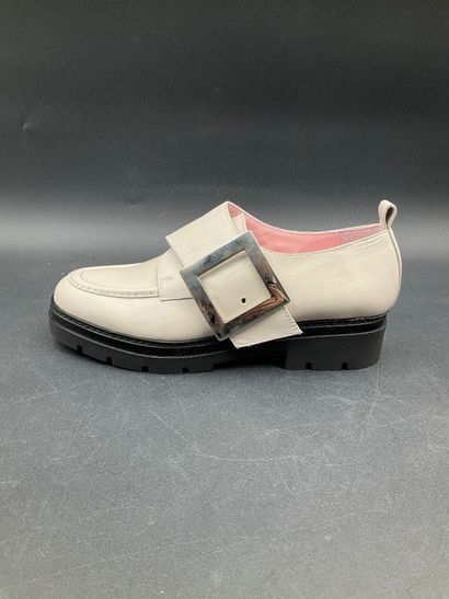 DANSI, leather, size 36, white/beige.
Like-new...