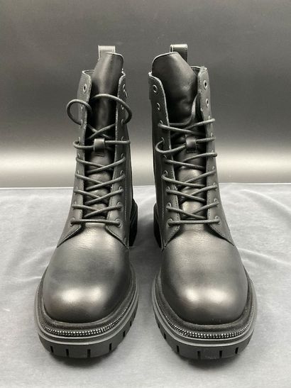 INUOVO, size 36, lace-up and zip-up ankle...
