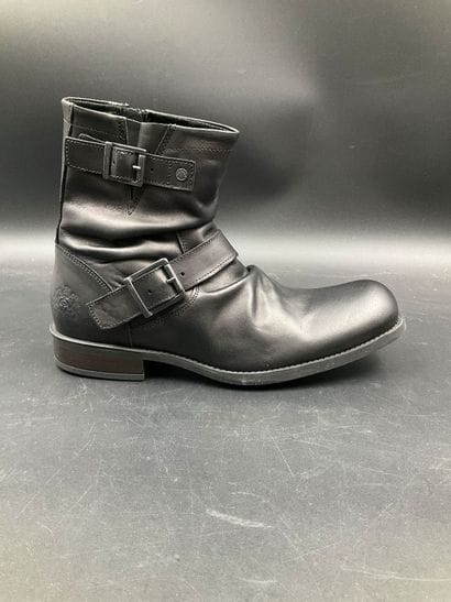 BASE LONDON, Metal, leather, size 40, black.
Like-new...