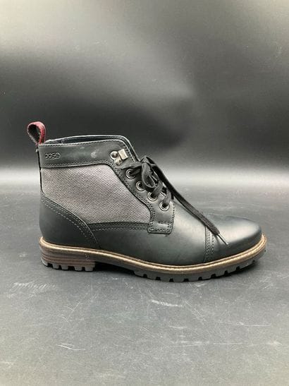 BASE LONDON, Trenton, size 40, black.
Like-new...