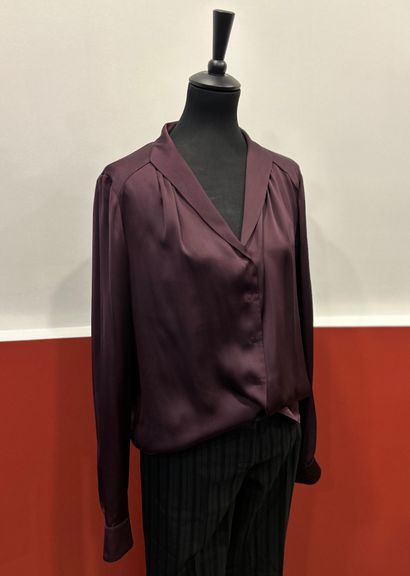 BOTTEGA VENETA
100% silk wine-colored blouse...