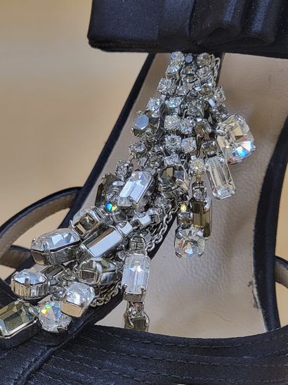 VALENTINO GARAVANI
Paire de sandales en satin...
