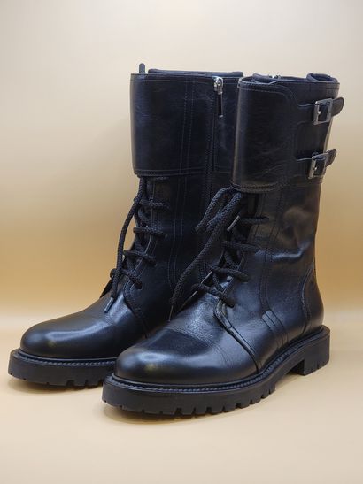 CHRISTIAN DIOR 
Paire de bottines 