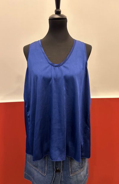 FORTE FORTE 
Blue tank top, 100% polyester....