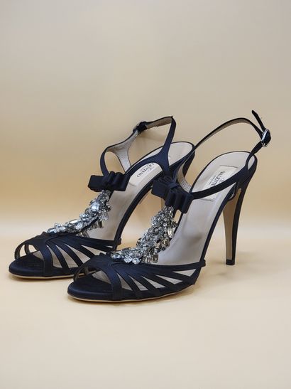 VALENTINO GARAVANI
Paire de sandales en satin...