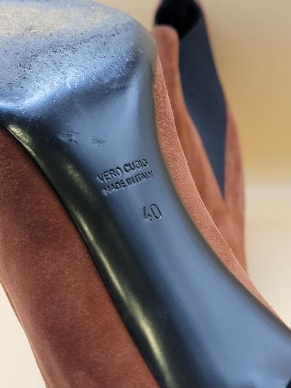 MICHEL VIVIEN 
Bottines en daim cognac, l'intérieur...