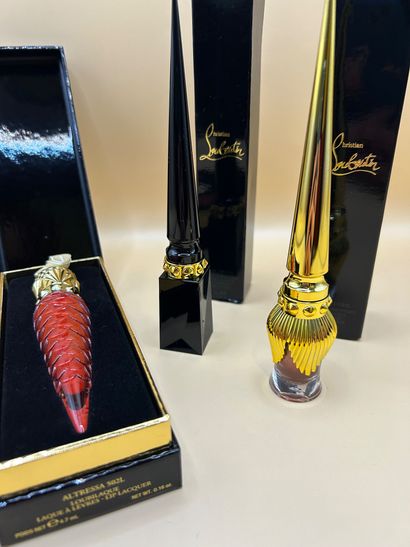 LOUBOUTIN 
Lot comprenant : 
- 1 rouge à...