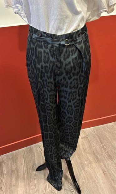 ROBERTO CAVALLI
Gray and black leopard pants...