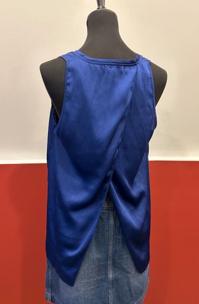 FORTE FORTE 
Blue tank top, 100% polyester....