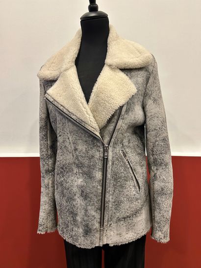 SANDRO 
100% sheepskin leather 
