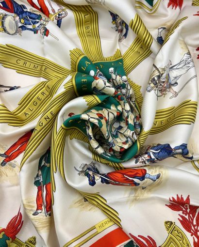 HERMES PARIS
Foulard carré 