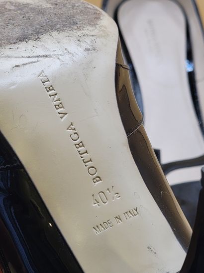 BOTTEGA VENETA
Paire d'escarpins en cuir...