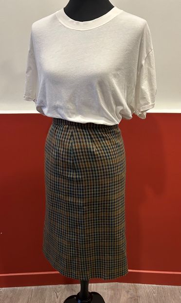BURBERRYS 
Multicolored houndstooth skirt...