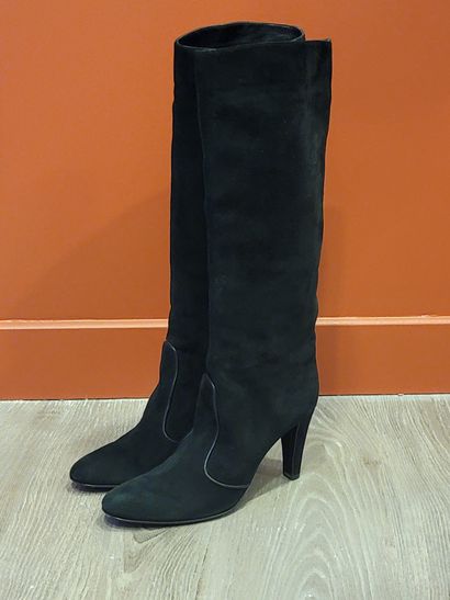 SERGIO ROSSI
Pair of black suede and leather...