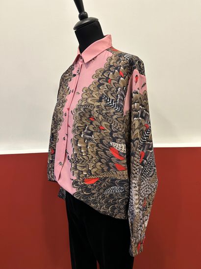 PAUL & JOE 
Feather print blouse on pink...