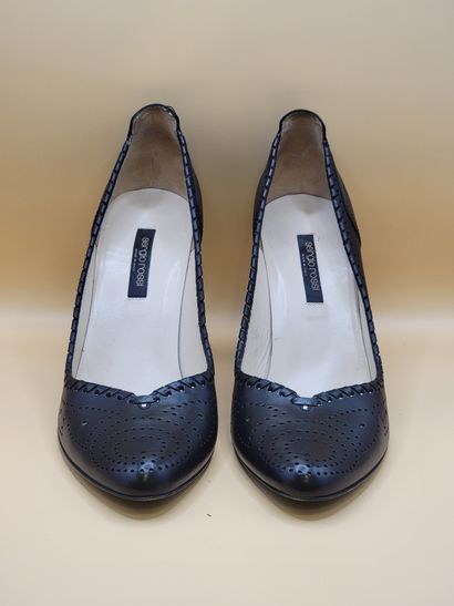 SERGIO ROSSI
Paire d'escarpins en cuir noir...