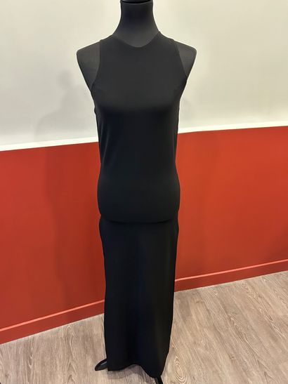 GIANNI VERSACE - VERSUS
Black slit dress...