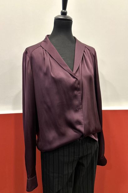 BOTTEGA VENETA
100% silk wine-colored blouse...