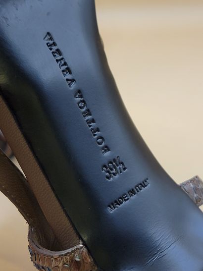 BOTTEGA VENETA 
Paire de sandales à talons...