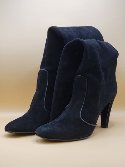 SERGIO ROSSI
Pair of black suede and leather...