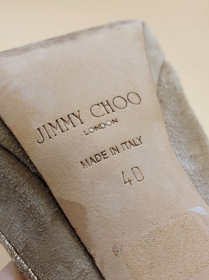 JIMMY CHOO 
Paire d'escarpins en daim beige,...