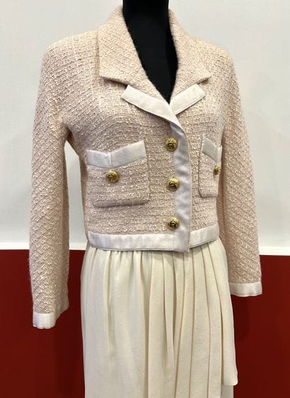 CHANEL 
Superb Chanel suit consisting of...