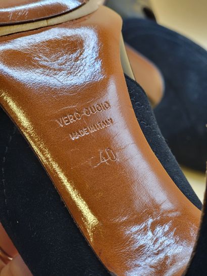 LANVIN - été 2010 
Paire d'escarpins en cuir...