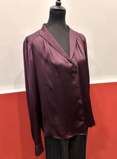 BOTTEGA VENETA
100% silk wine-colored blouse...