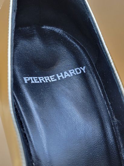 PIERRE HARDY 
Paire d'escarpins compensés...