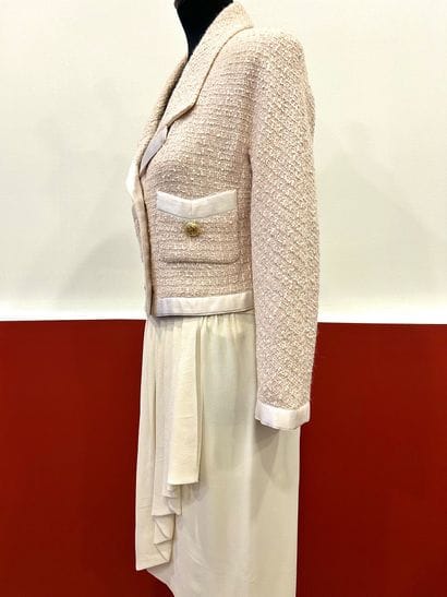 CHANEL 
Superb Chanel suit consisting of...