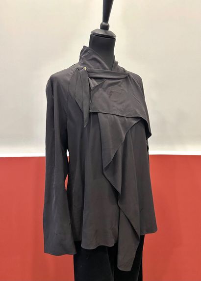 VANESSA BRUNO
Black top in 100% silk, neckline...