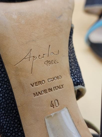 APERLAI PARIS
Paire de sandales à talons...