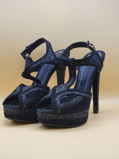 CHRISTIAN DIOR 
Paire de sandales à talons...