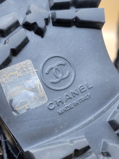 CHANEL
Biker boots in quilted and topstitched...