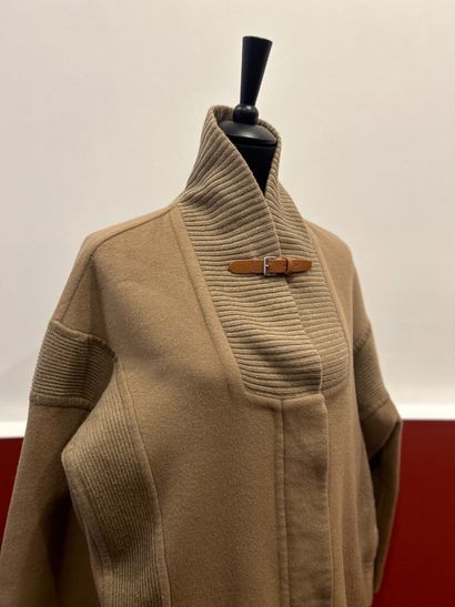 HERMES PARIS
Superbe manteau en cachemire...