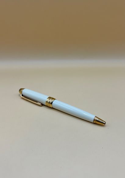 MONTBLANC 
Stylo bille 