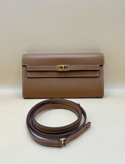 HERMES PARIS
Pochette Kelly to go en veau...