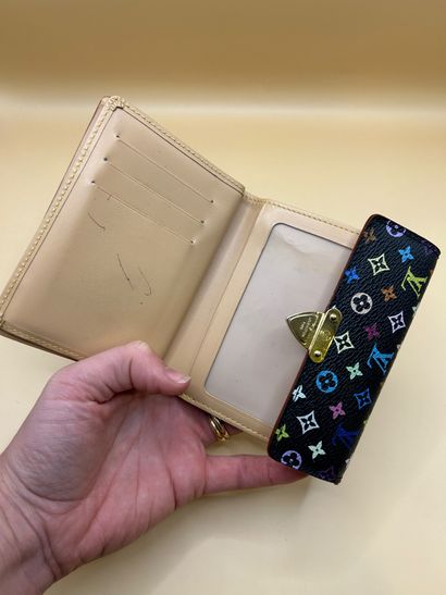 LOUIS VUITTON
Circa 2006
Portefeuille compact...