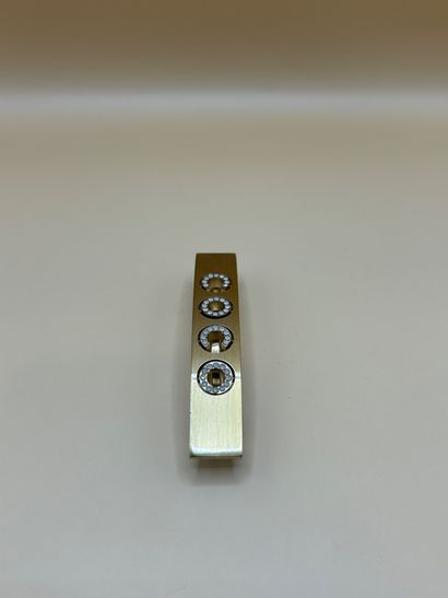 CHANEL 
Barrette à clip 