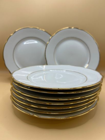 LIMOGES 
Ravissant ensemble de dix assiettes...