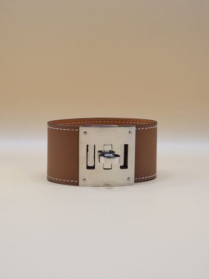 HERMES PARIS
Bracelet Kelly dog en cuir de...