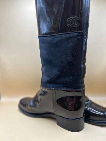 CHANEL 
Paire de bottes type 