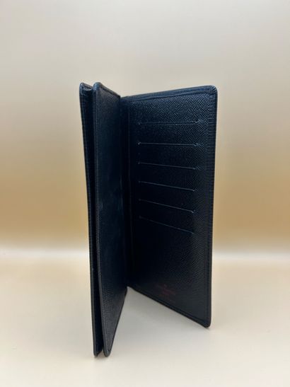LOUIS VUITTON 
Porte-cartes et chéquier en...
